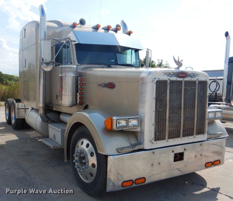 image for item DM3960 2000 Peterbilt 379  semi truck