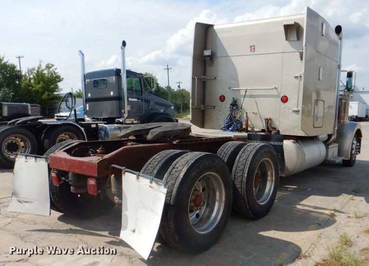 image for item DM3960 2000 Peterbilt 379  semi truck