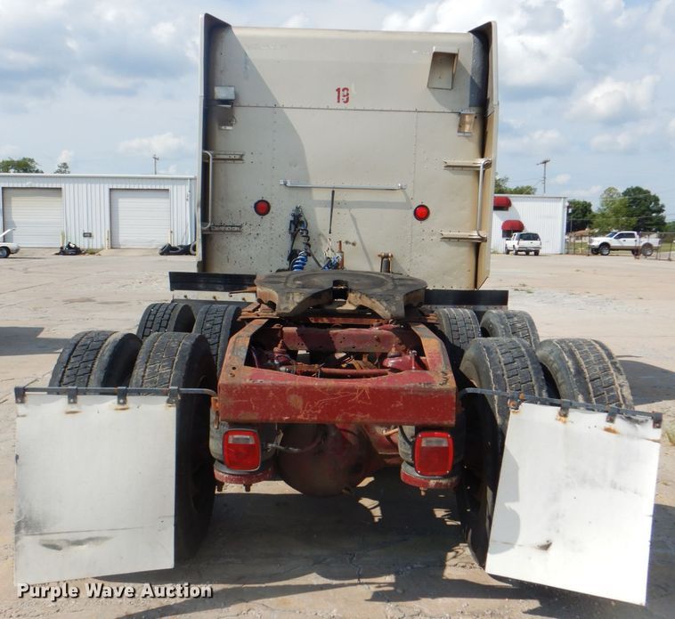 image for item DM3960 2000 Peterbilt 379  semi truck