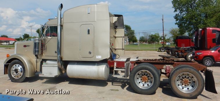 image for item DM3960 2000 Peterbilt 379  semi truck