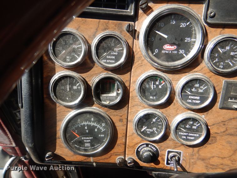 image for item DM3960 2000 Peterbilt 379  semi truck