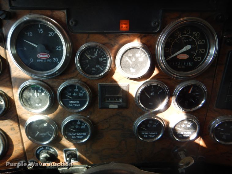 image for item DM3960 2000 Peterbilt 379  semi truck