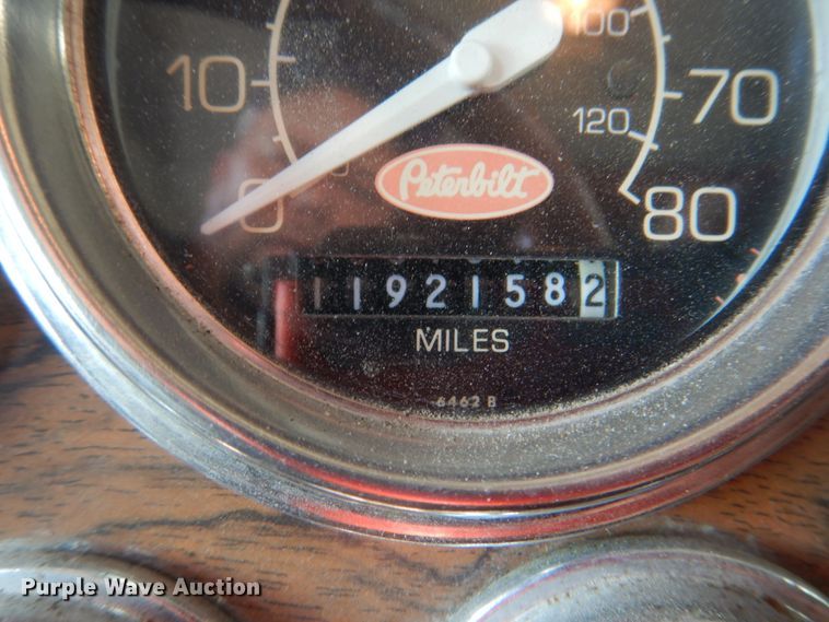 image for item DM3960 2000 Peterbilt 379  semi truck