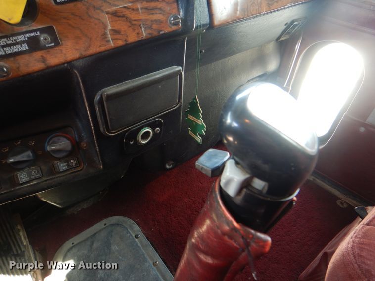 image for item DM3960 2000 Peterbilt 379  semi truck