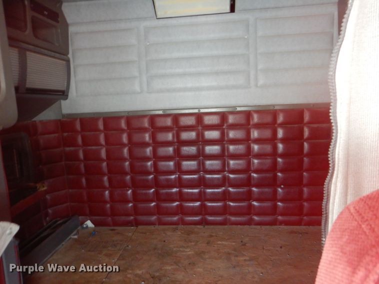 image for item DM3960 2000 Peterbilt 379  semi truck