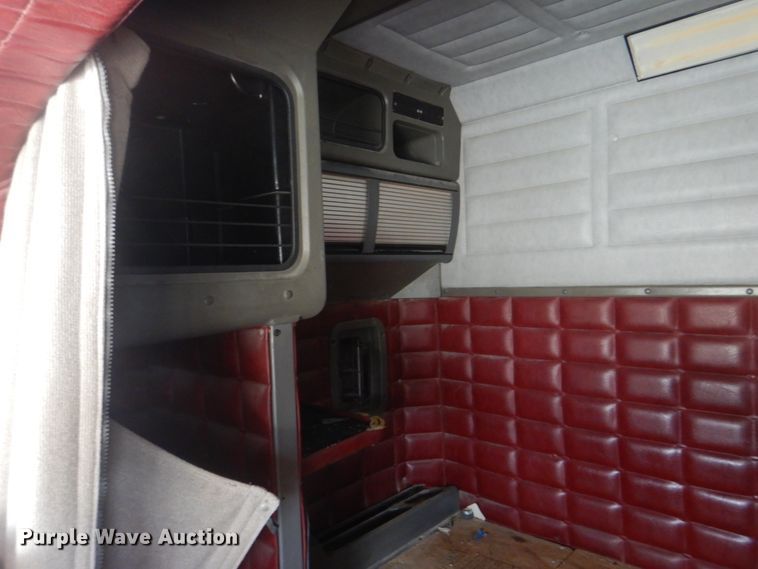 image for item DM3960 2000 Peterbilt 379  semi truck