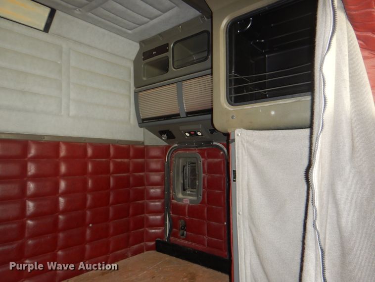 image for item DM3960 2000 Peterbilt 379  semi truck