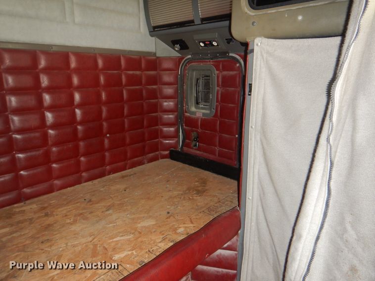 image for item DM3960 2000 Peterbilt 379  semi truck