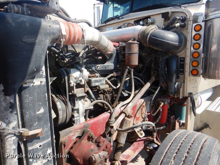 image for item DM3960 2000 Peterbilt 379  semi truck