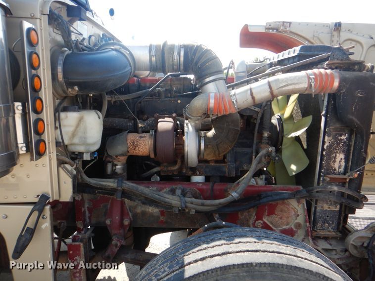 image for item DM3960 2000 Peterbilt 379  semi truck