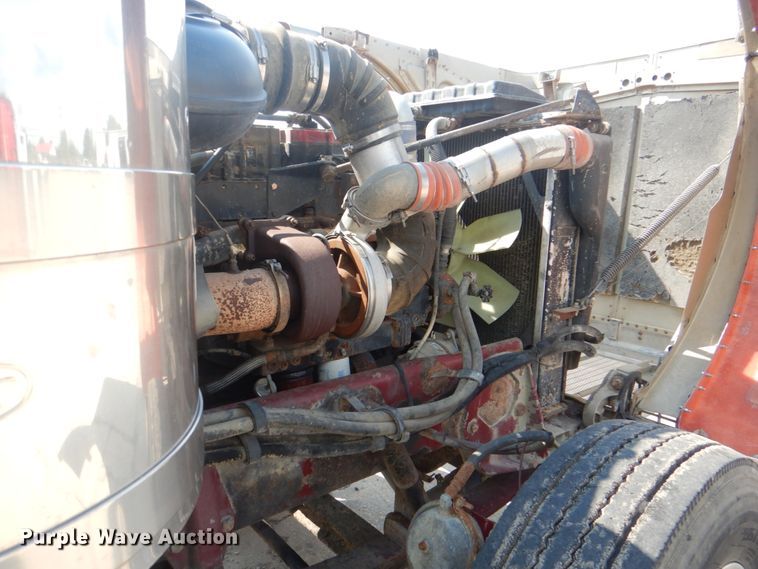 image for item DM3960 2000 Peterbilt 379  semi truck