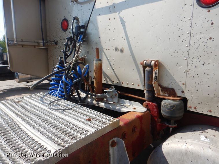 image for item DM3960 2000 Peterbilt 379  semi truck