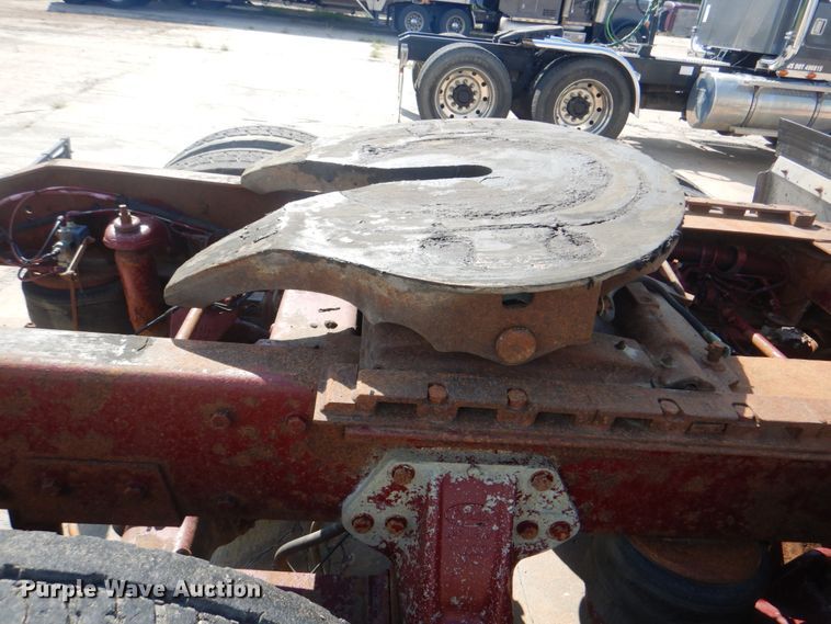 image for item DM3960 2000 Peterbilt 379  semi truck