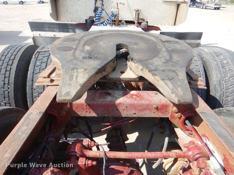 image for item DM3960 2000 Peterbilt 379  semi truck