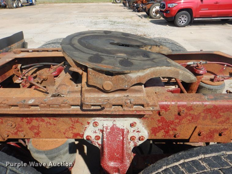 image for item DM3960 2000 Peterbilt 379  semi truck