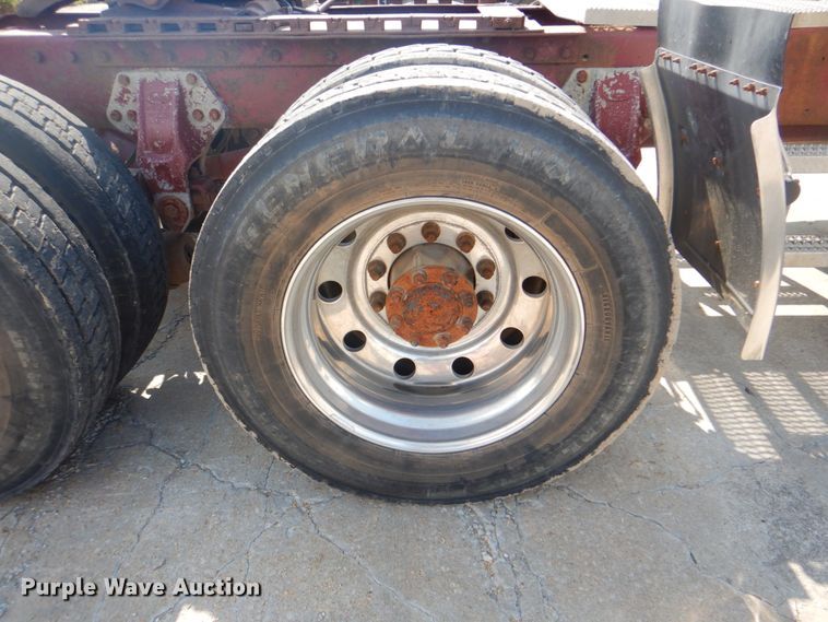 image for item DM3960 2000 Peterbilt 379  semi truck