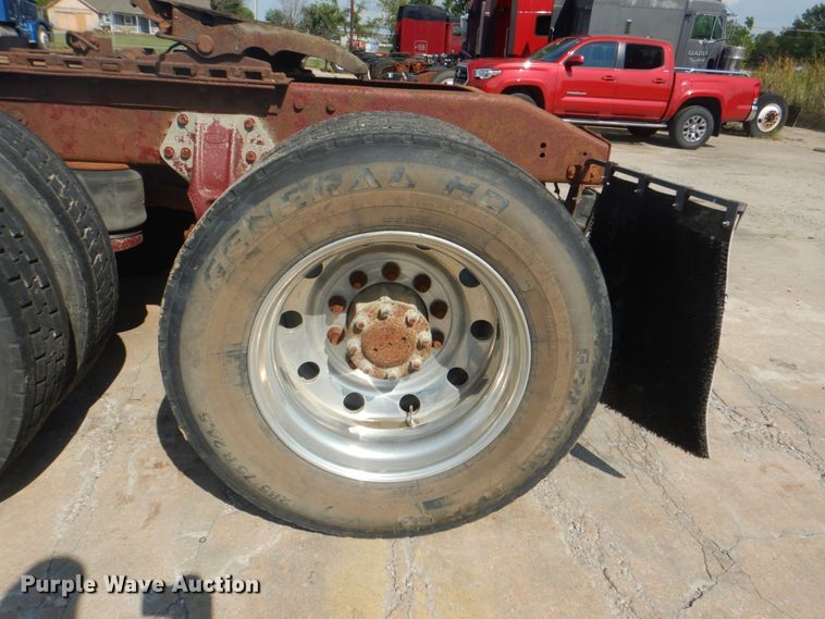 image for item DM3960 2000 Peterbilt 379  semi truck