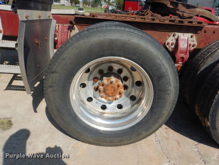 image for item DM3960 2000 Peterbilt 379  semi truck