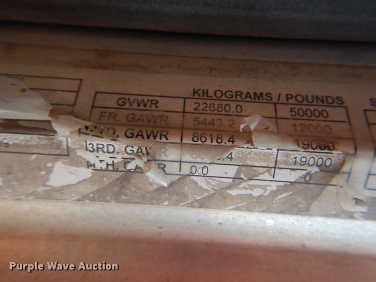 image for item DM3960 2000 Peterbilt 379  semi truck