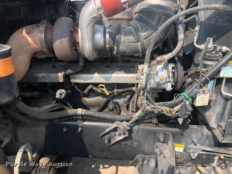 image for item DN1998 2001 Mack CH613  semi truck