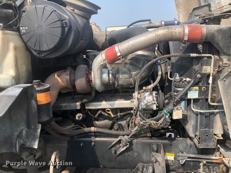 image for item DN1998 2001 Mack CH613  semi truck