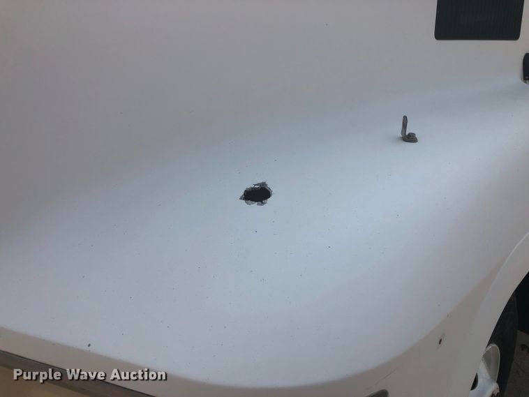 image for item DN1998 2001 Mack CH613  semi truck