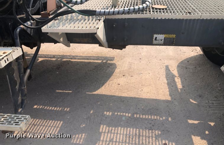 image for item DN1998 2001 Mack CH613  semi truck