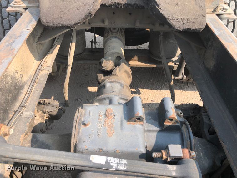 image for item DN1998 2001 Mack CH613  semi truck