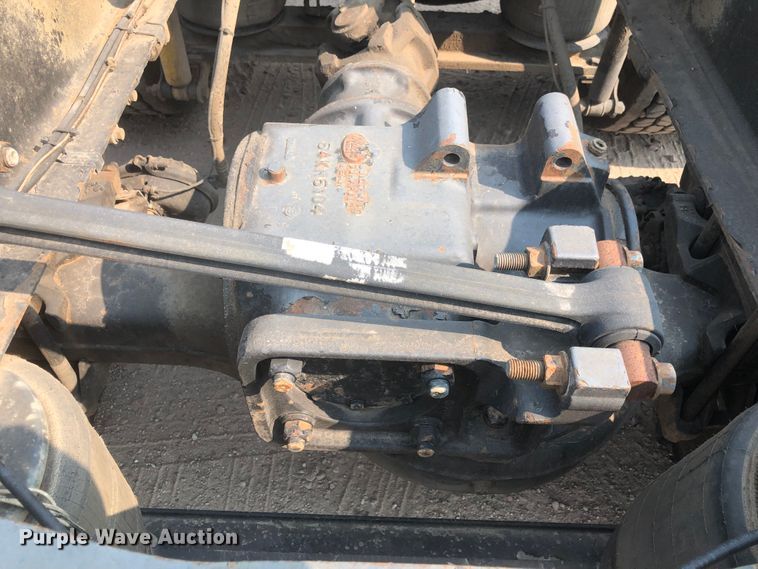 image for item DN1998 2001 Mack CH613  semi truck