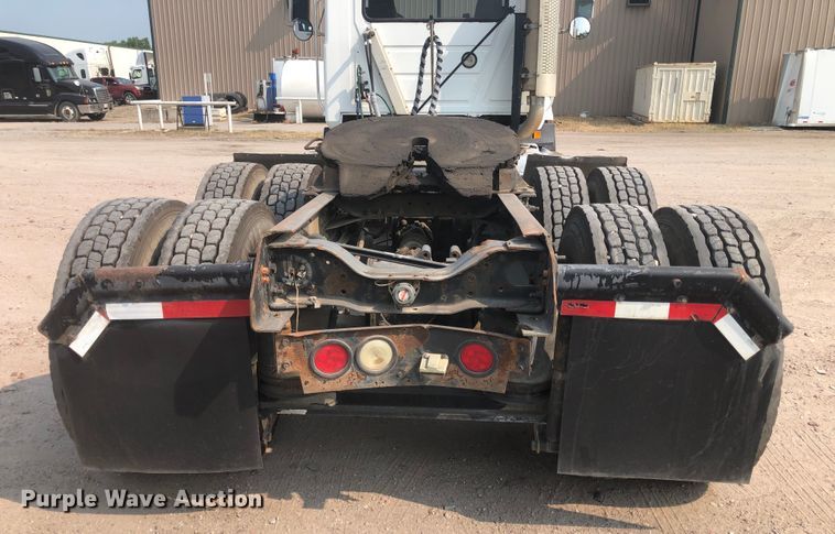 image for item DN1998 2001 Mack CH613  semi truck