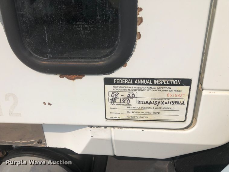 image for item DN1998 2001 Mack CH613  semi truck