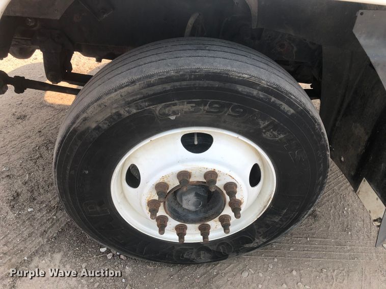 image for item DN1998 2001 Mack CH613  semi truck