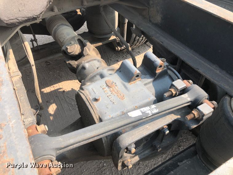 image for item DN1998 2001 Mack CH613  semi truck