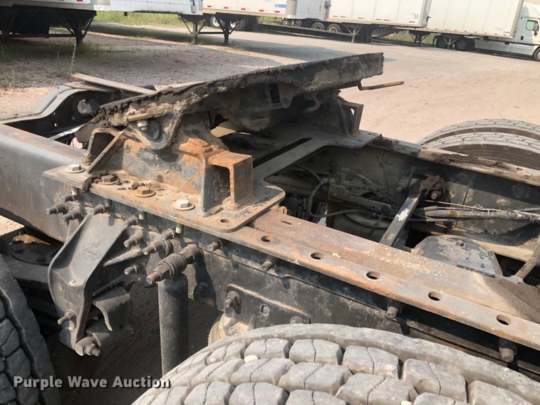 image for item DN1998 2001 Mack CH613  semi truck