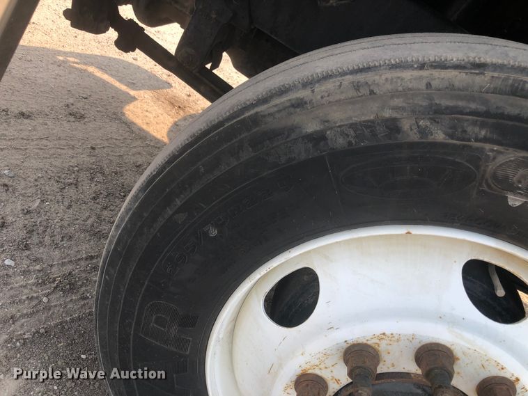 image for item DN1998 2001 Mack CH613  semi truck