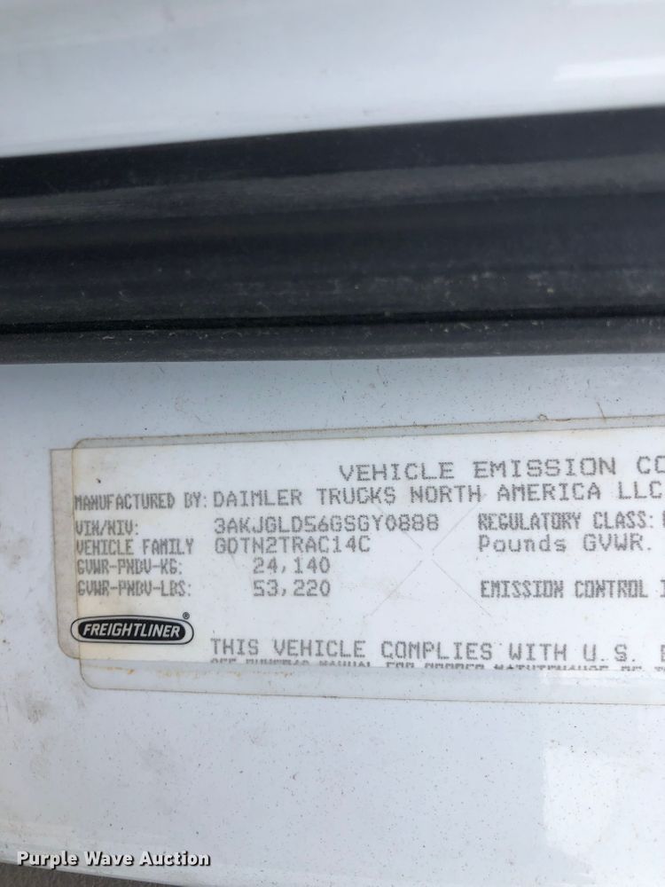 image for item DN1999 2016 Freightliner Cascadia 125  semi truck