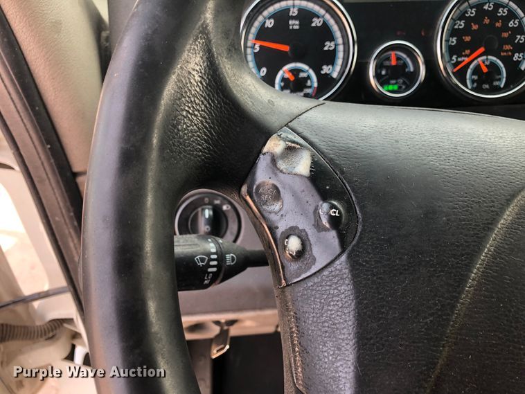 image for item DN1999 2016 Freightliner Cascadia 125  semi truck