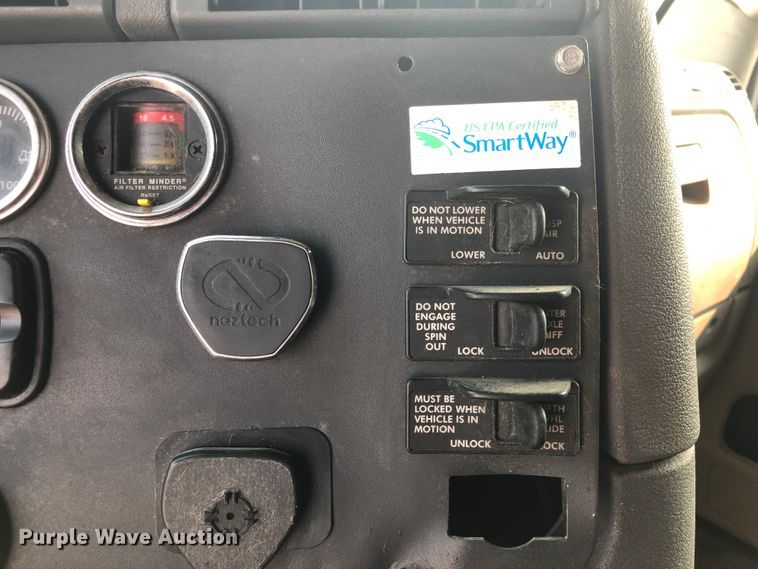 image for item DN1999 2016 Freightliner Cascadia 125  semi truck