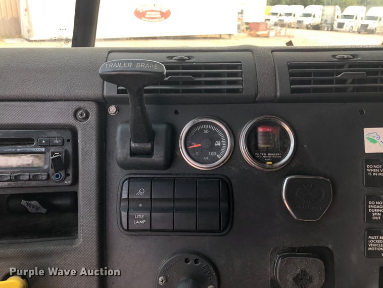 image for item DN1999 2016 Freightliner Cascadia 125  semi truck