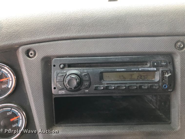 image for item DN1999 2016 Freightliner Cascadia 125  semi truck