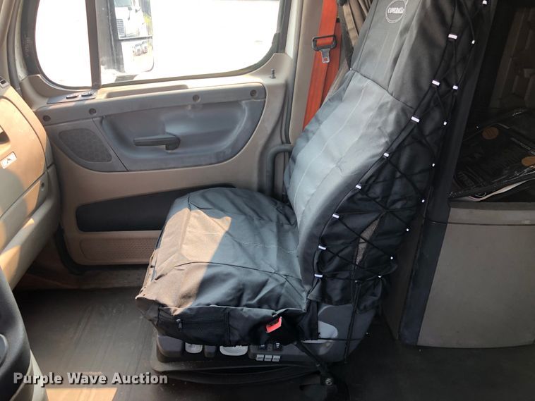 image for item DN1999 2016 Freightliner Cascadia 125  semi truck