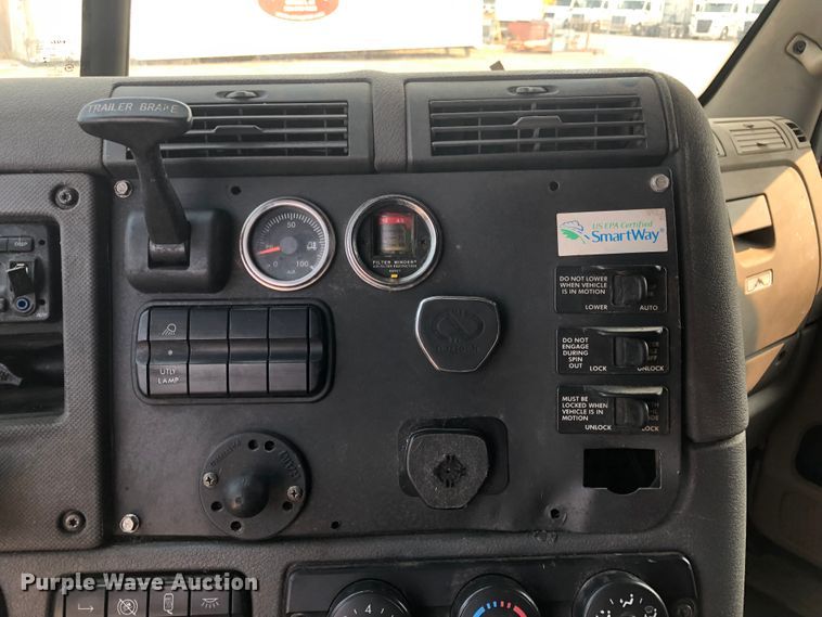 image for item DN1999 2016 Freightliner Cascadia 125  semi truck