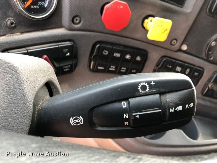 image for item DN1999 2016 Freightliner Cascadia 125  semi truck