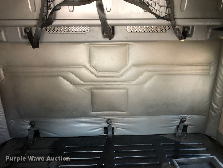 image for item DN1999 2016 Freightliner Cascadia 125  semi truck