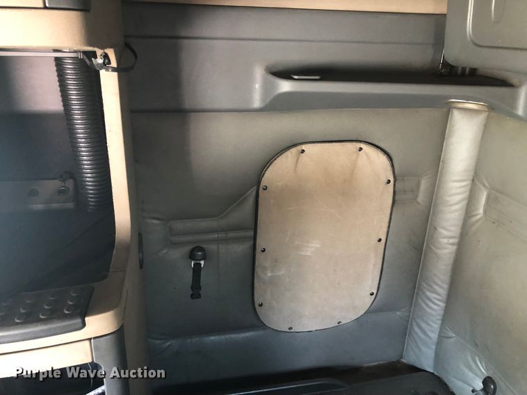 image for item DN1999 2016 Freightliner Cascadia 125  semi truck