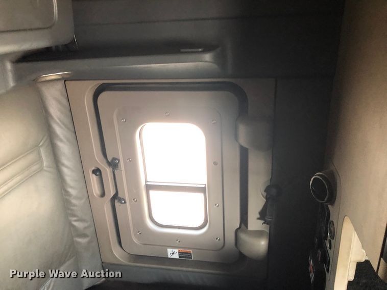 image for item DN1999 2016 Freightliner Cascadia 125  semi truck