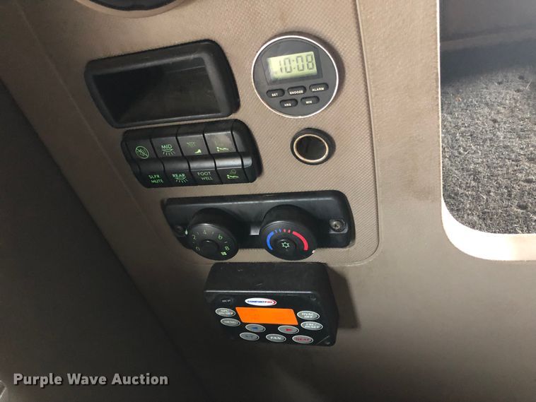 image for item DN1999 2016 Freightliner Cascadia 125  semi truck