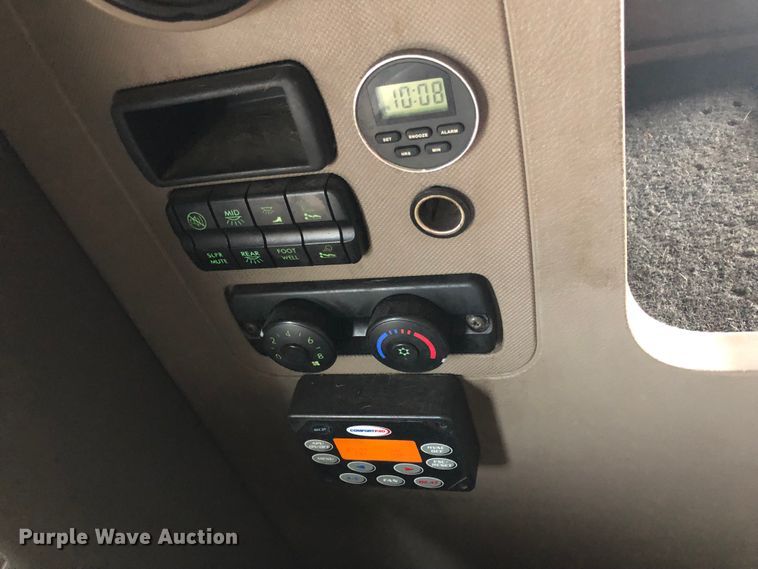 image for item DN1999 2016 Freightliner Cascadia 125  semi truck