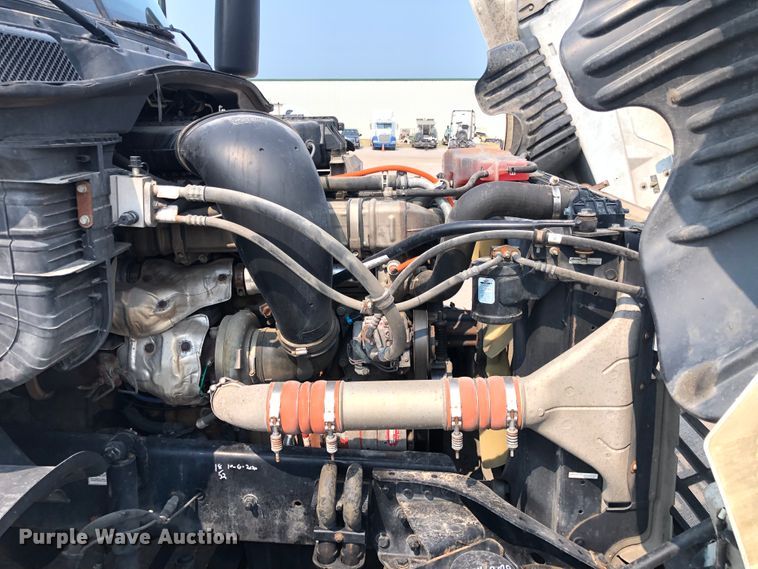 image for item DN1999 2016 Freightliner Cascadia 125  semi truck