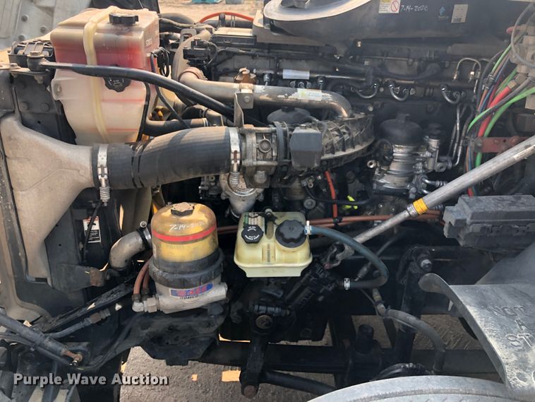 image for item DN1999 2016 Freightliner Cascadia 125  semi truck